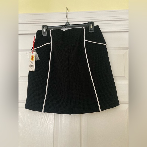 Elle black and white mini skirt with tags! - Picture 3 of 5